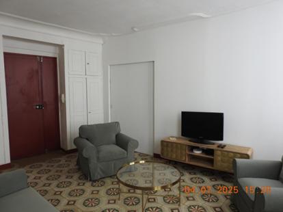 Una televisión o centro de entretenimiento en Avignon hyper centre Appartement terrasse 3 chambres