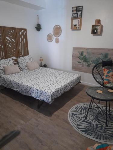 Studio 23 m2, proche centre, calme, WIFI, pk