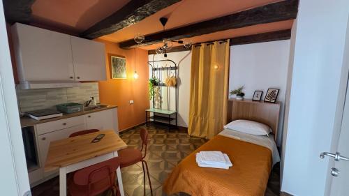 A kitchen or kitchenette at Santa Lucia Affittacamere