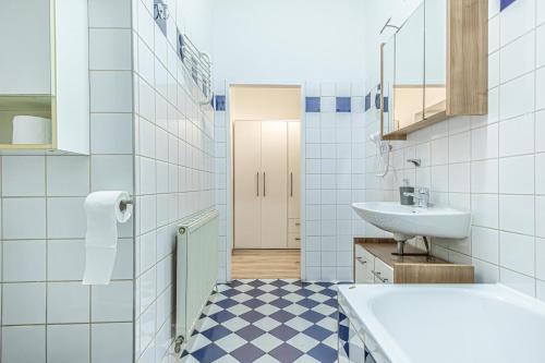 Lovely 1BR & 1LR Apt for 5P in the Heart of Vienna