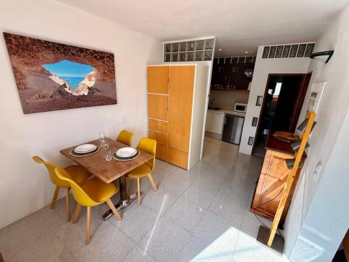 a kitchen and dining room with a table and chairs at 8 Islas in Las Playas