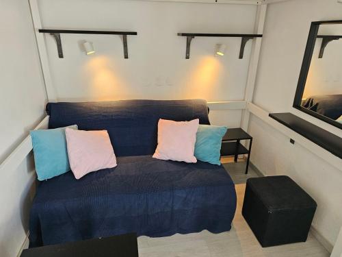 a small room with a blue bed with two pillows at Bunkbedroom in Patitiri