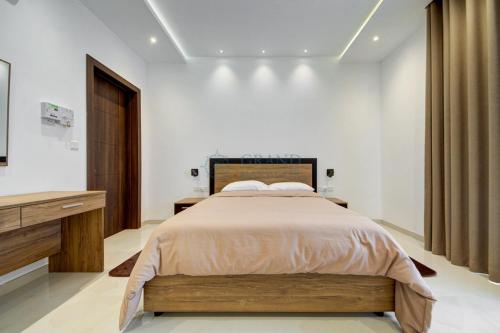 Postel nebo postele na pokoji v ubytování Casa Meraviglia in Ghaxaq Rooftop Pool & Garage