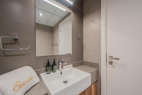 Koupelna v ubytování Luxury 1BR Apartment in heart of Sharjah - 10 mins to Sharjah Airport