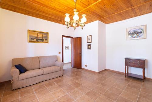 a living room with a couch and a table at Dimora PietrAnna - Paradiso in Sardegna in Li Valcaggi