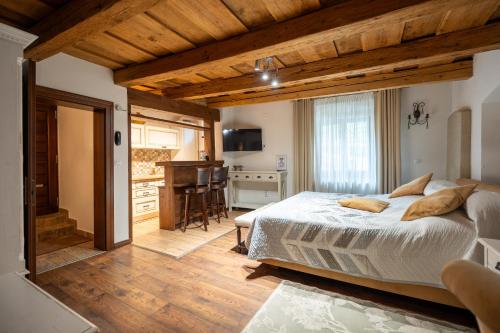 a bedroom with a bed and a desk and a piano at Pensiunea Casa Cranta in Braşov