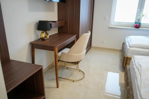 a room with a desk and a chair and a bed at InterPension in Garbsen