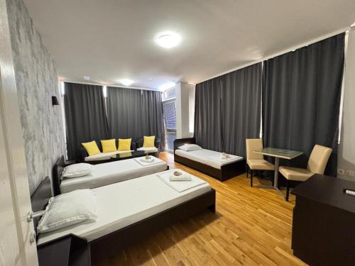 Postel nebo postele na pokoji v ubytování Apartments Philip II