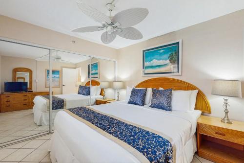 Postel nebo postele na pokoji v ubytování Valley Isle Resort 309