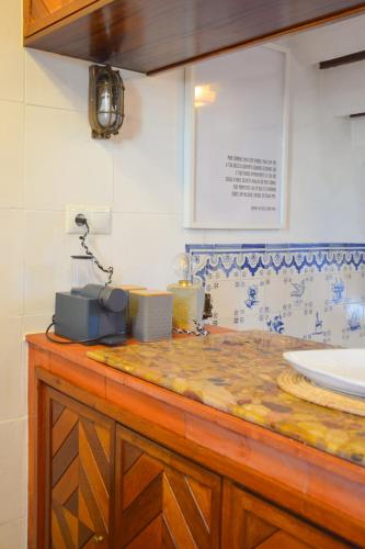 Kuchyň nebo kuchyňský kout v ubytování Casa Azul - 2min walk to the Beach, in the Historical Center of Sesimbra