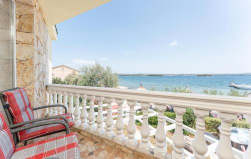 3 Bedroom Cozy Apartment In Ugrinic