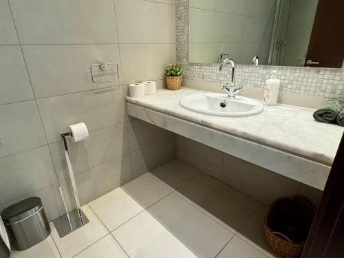 a bathroom with a sink and a mirror at Lujoso Loft La Moraleja in Madrid