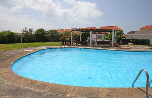 a large blue swimming pool with a gazebo at VV Sal y Mar Apartment in Los Cancajos