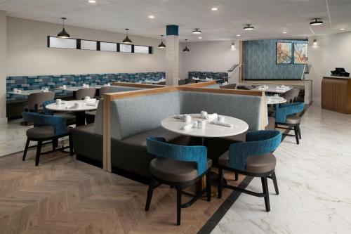 Ruang duduk di DoubleTree by Hilton Richmond - Midlothian