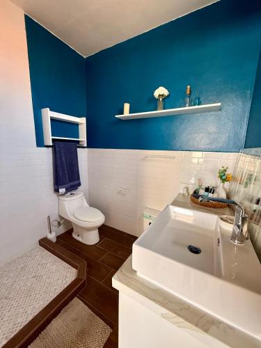 Ένα μπάνιο στο Baja experience house