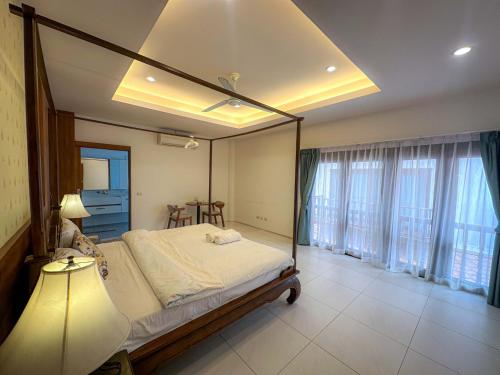 Ένα ή περισσότερα κρεβάτια σε δωμάτιο στο Baan Thai pool villa