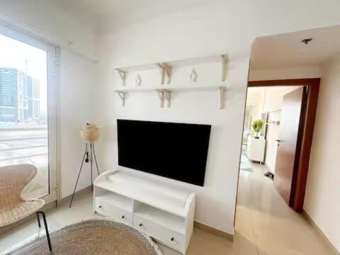 Luxury 1 BHK in Dubai Marina By dPie Man 1011