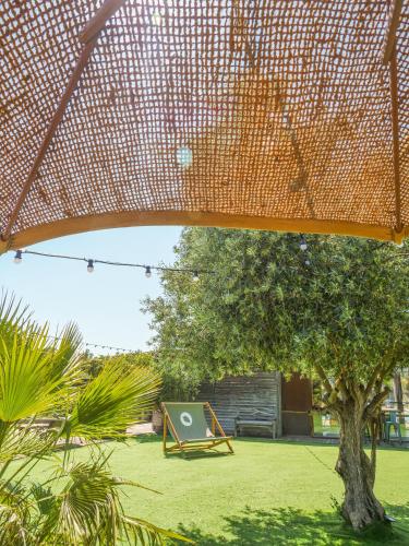 Gallery image of Lodges en Provence - Ecogîtes & Restaurant insolites in Richerenches