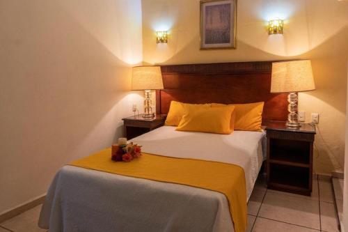 Postel nebo postele na pokoji v ubytování Hotel San Antonio