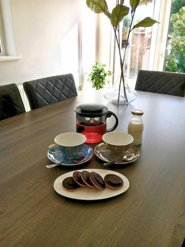 Παροχές για τσάι/καφέ στο Shangri - La Spacious Family Townhouse