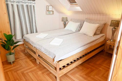 a bedroom with a large bed in a room at Erdei Apartman & SPA - Erdőterasz Vendégház in Kehidakustány