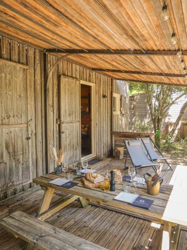 Gallery image of Lodges en Provence - Ecogîtes & Restaurant insolites in Richerenches