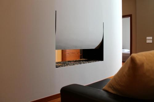 TV a/nebo společenská místnost v ubytování OroVerde Rooms & Suite nel cuore di Trani
