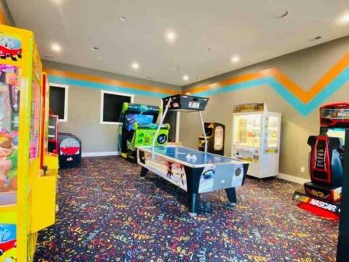 a gaming room with a pool table and arcade games at Vacation Cottage North Myrtle Beach #69 in Myrtle Beach