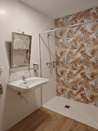 a bathroom with a sink and a shower at Bilbao ROOMS & KITCHEN Rekalde in Bilbao