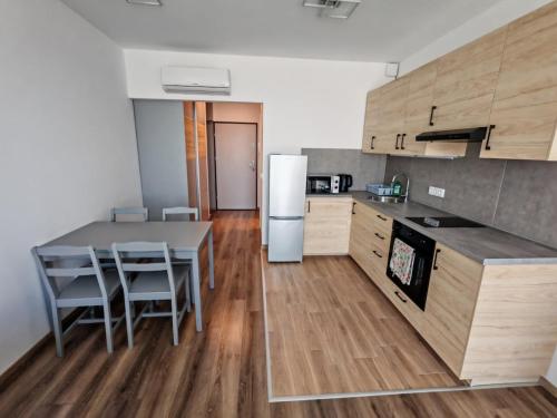 Kuchyň nebo kuchyňský kout v ubytování Juniper 2 Studio