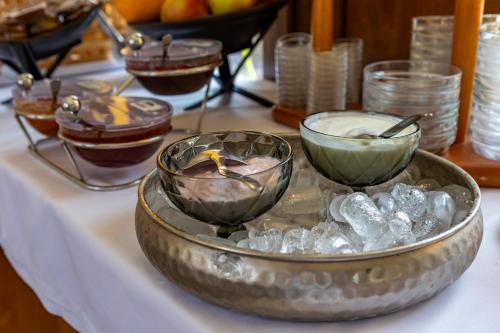 a table topped with bowls of ice and candles at Friskó Panzió in Zalakaros