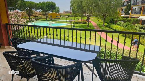 MUL001 Bright 2 bedroom Apartment with Pool View