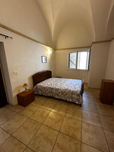 a bedroom with a bed and a window at Da zia Lucia vacanze a Galugnano in Galugnano