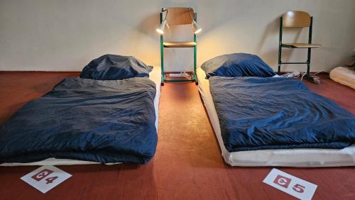 Postel nebo postele na pokoji v ubytování Hostel IN school