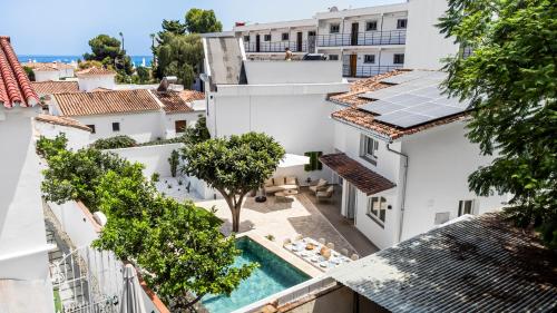 Benalmadena Beach Villa-Luxe new 5BR heated pool & BBQ kitchen at prime location near Puerto Marina & Beach