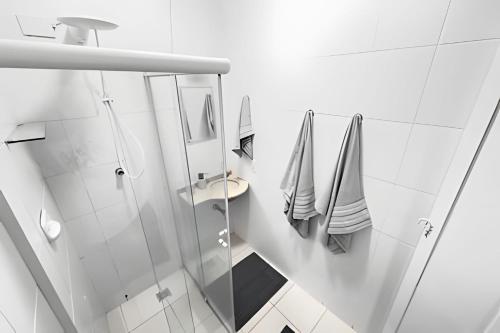 Un baño de Desperte com o Azul do Mar na Sua Janela!