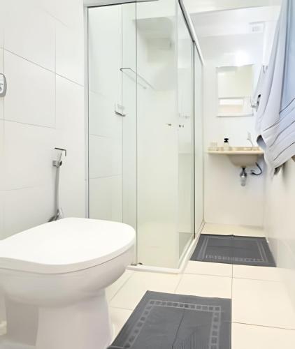 Un baño de Desperte com o Azul do Mar na Sua Janela!