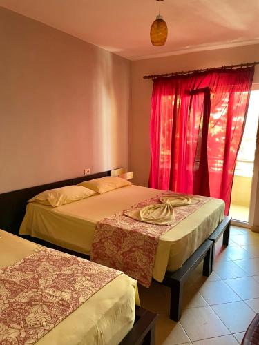 Postel nebo postele na pokoji v ubytování Kiara Rooms