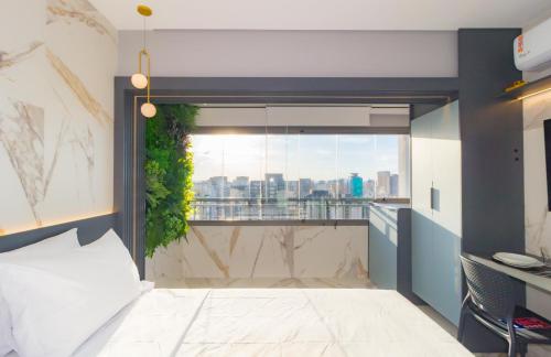 a room with a large window with a view of the city at Prime Grand Vitrali Moema in Sao Paulo