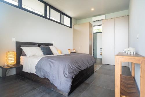 a bedroom with a large bed and some windows at New! Modern-luxury-3 Suites-pool-ojochal-100mbps in Ojochal