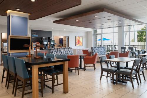 a dining room with tables and chairs in a restaurant at Holiday Inn Express & Suites - Tampa East - Ybor City by IHG in Tampa