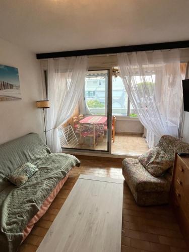Les Floralies 2, 40 m2, 1 Chambre, Climatisation, dans résidence avec 2 piscines