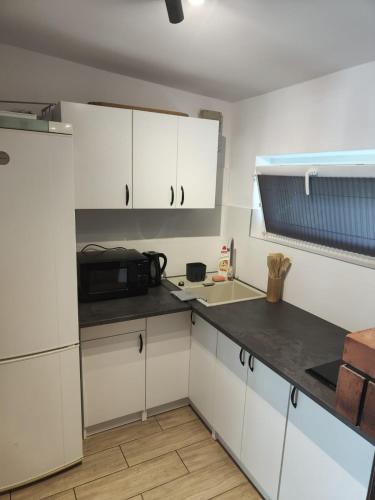 Kuchyň nebo kuchyňský kout v ubytování Domek w centrum