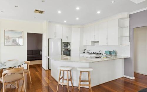 Gallery image of Chiton Rocks Court - Mini Oasis by the Sea in Hayborough