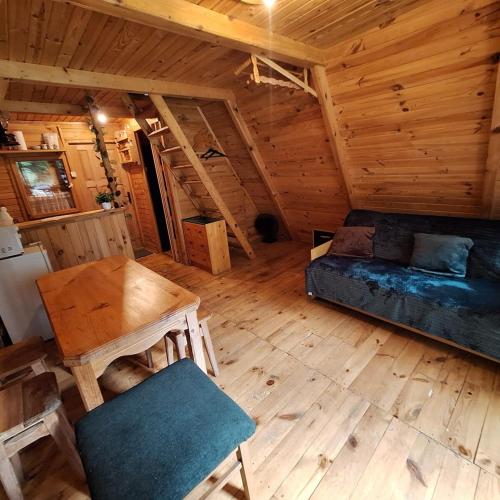 Przytulny domek na skraju lasu