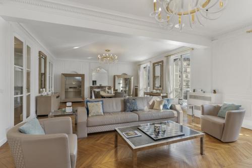 Luxury 5 Bed Residence - Opposite Arc de Triomphe
