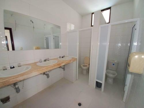 a white bathroom with two sinks and a toilet at APARTAMENTO RODADERO MAR In in Gaira