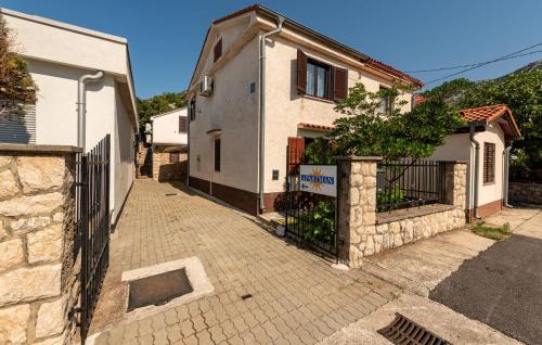 Stunning Home In Karlobag With Wifi