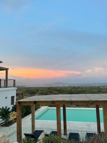 a view of a pool from a house at Altos de la Caobita in Barreras