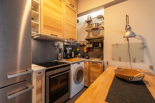 Stylish City Studio 8' From 3 Metro Lines 4th Floor